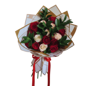 Ramos de rosas Rosadas y rojas con ruscu 24 Rosas
