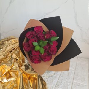 Ramo 12 rosas Naturales con ruscu