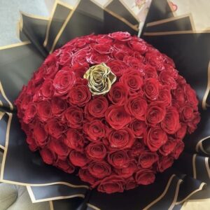 Ramo de 100 rosas Naturales con una dorada