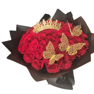 Ramo de 35 rosas Naturales con corona y mariposas