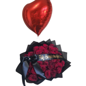 Ramo de 50 rosas Naturales , listón personalizado y un globo helio