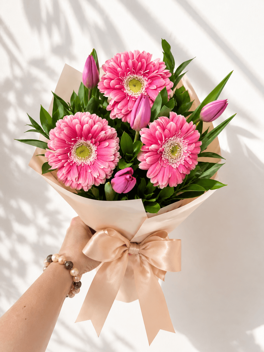 Ramo de 4 tulipanes y 3 gerberas