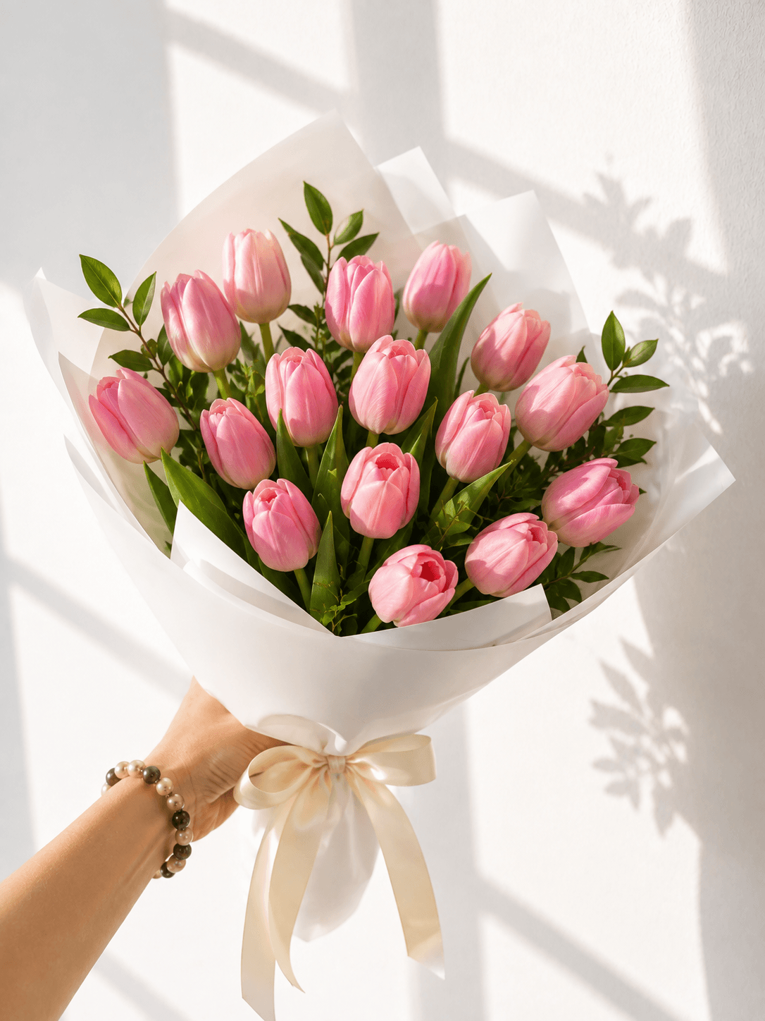 Ramo de 15 tulipanes con Ruscu