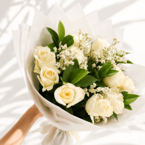 Ramo de 20 Rosas Blancas con Follaje de la Tienda