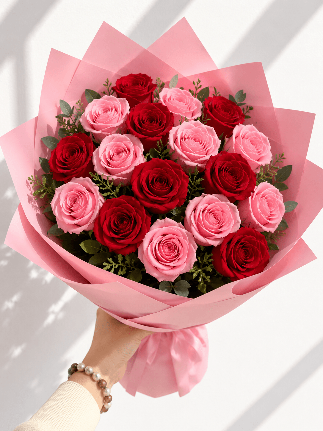 Ramo de 16 rosas Rojas y rosadas