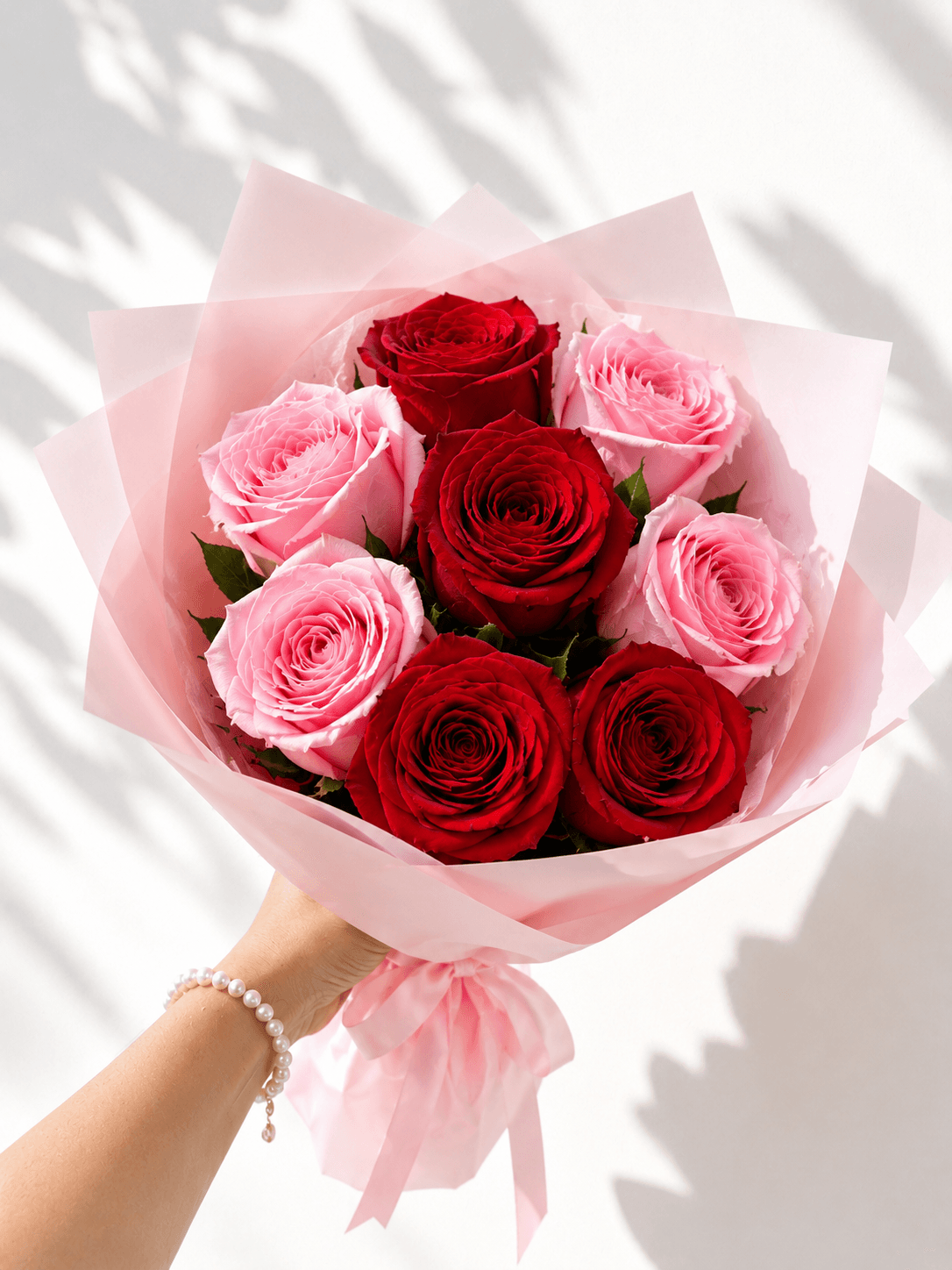 Ramo de 8 rosas rosadas y rojas