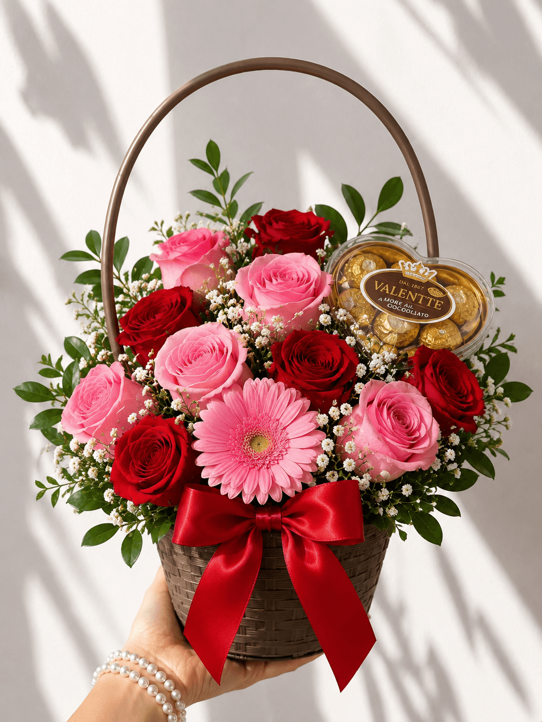 Canasta de rosas & Chocolate T5 valentte con 1 gerbera