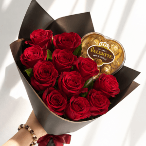 Ramo de 12 Rosas Rojas ecuatoriana & Chocolates T5