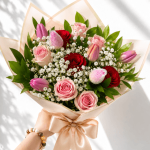 Ramo de 5 Rosas Rojas, 6 Rosas Rosadas & 5 Tulipanes + gypsophila