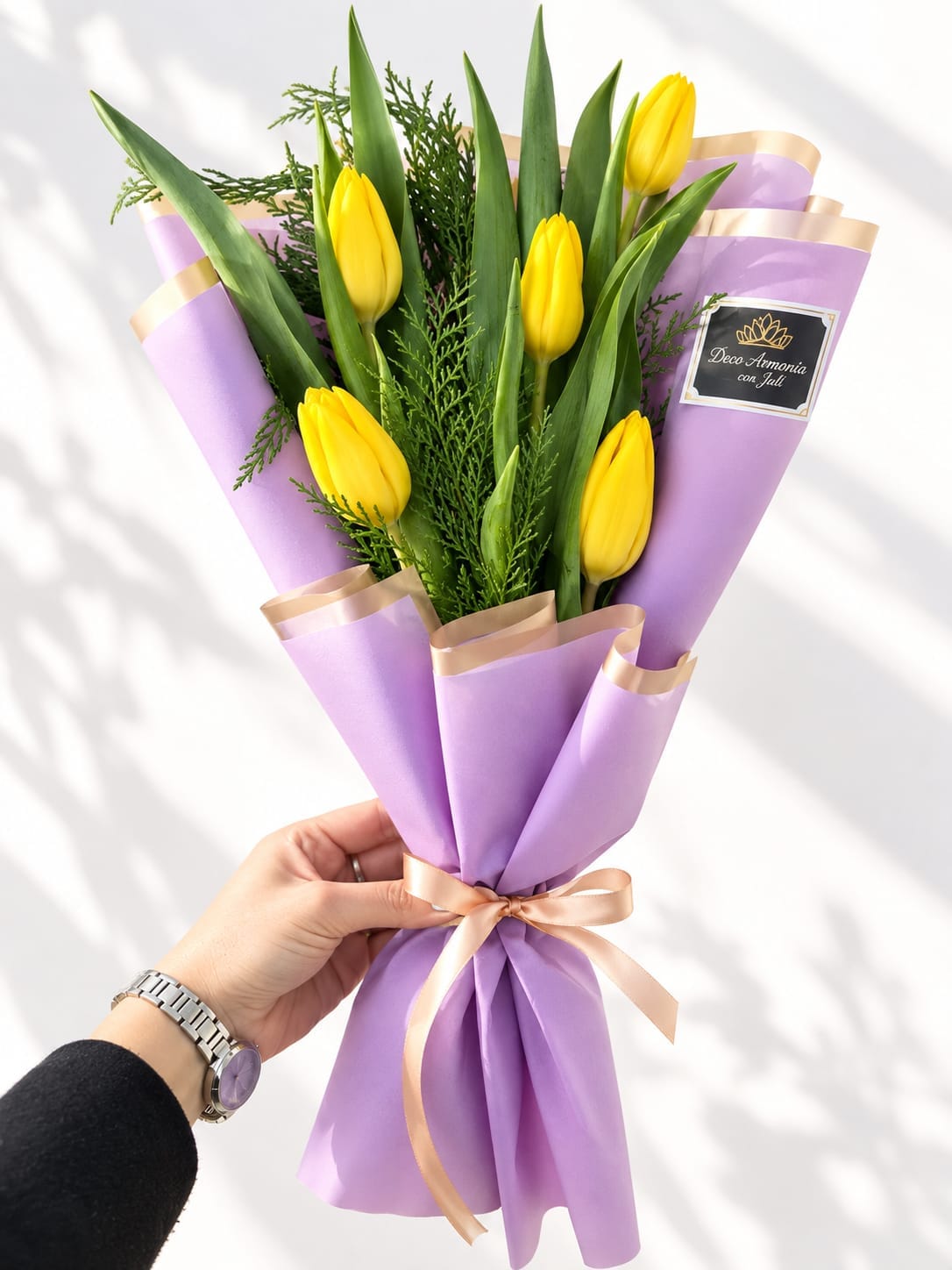Ramo de 5 tulipanes + follaje