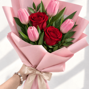 Ramo de 4 tulipanes y 2 rosas