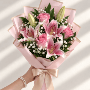 Ramo de Lilium con Rosas Rosadas + Follaje del día