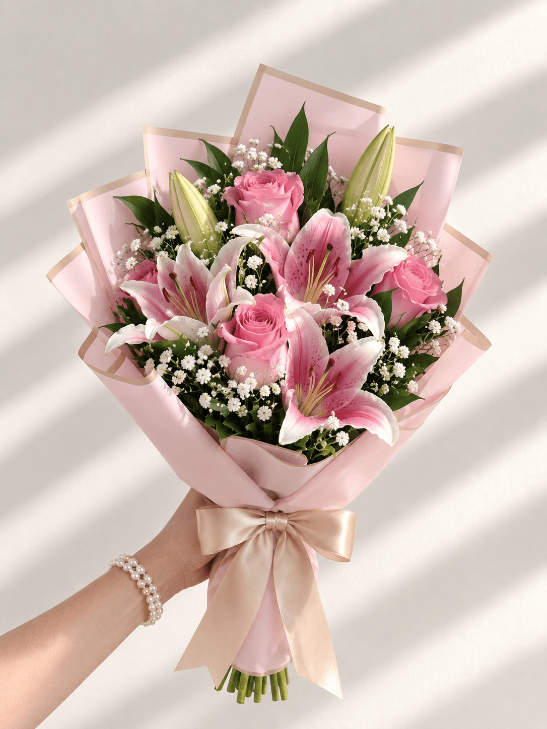 Ramo de Lilium con Rosas Rosadas + Follaje del día