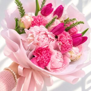 Peonias con tulipanes & claveles