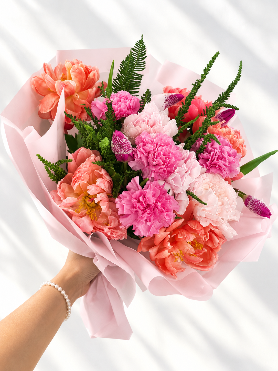 Ramo coral de Peonias con tulipanes & claveles