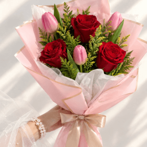 Ramo 3 rosas y 3 tulipanes